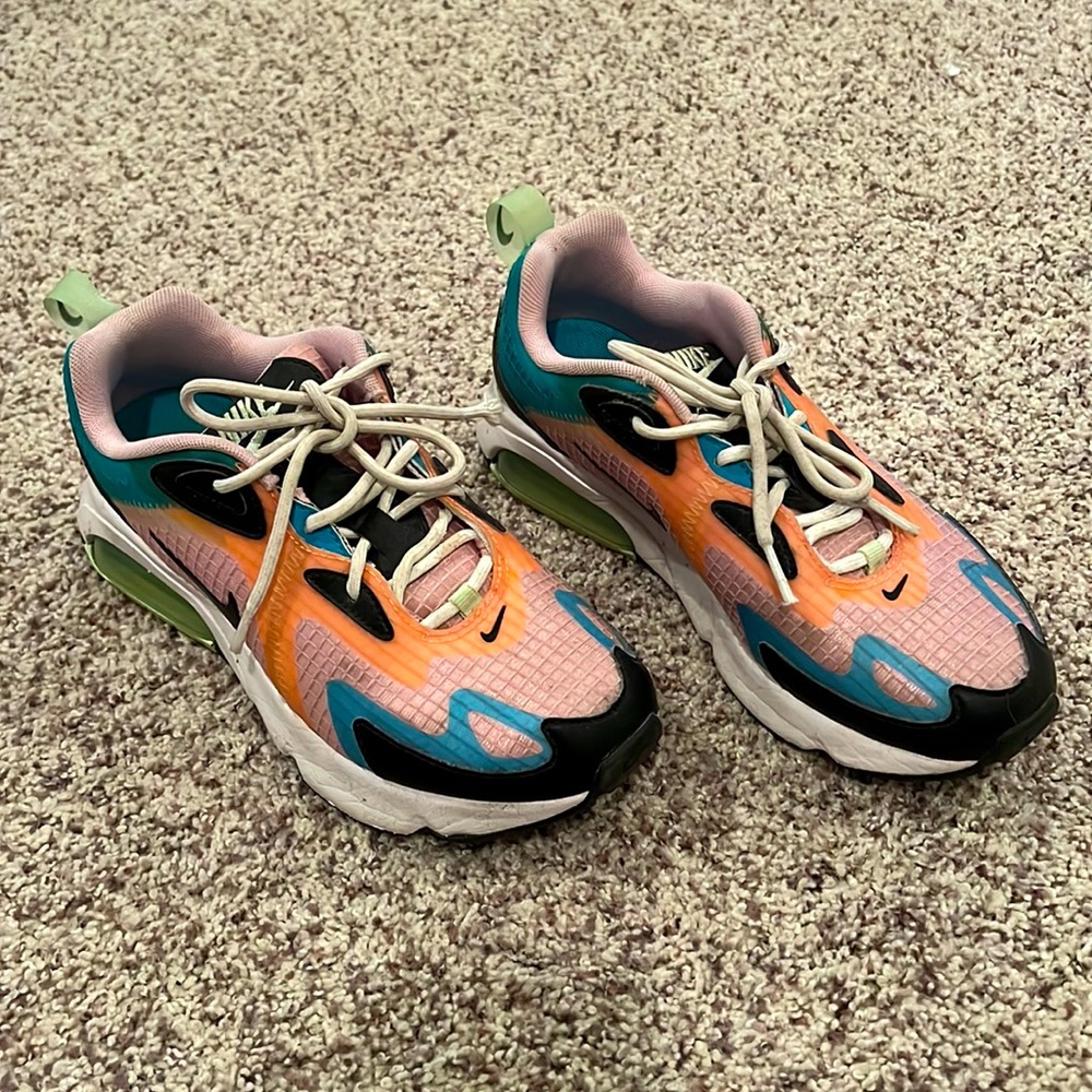 NIKE women’s shoes size 6.5